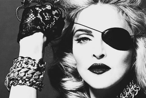 Мадонна в пиратском образе