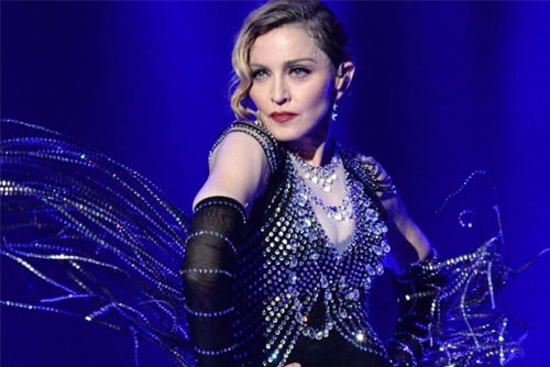 Мадонна в костюме феи